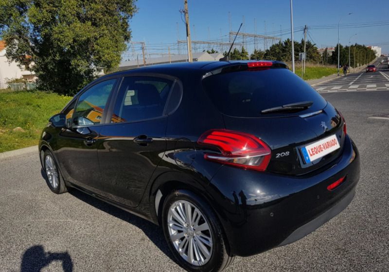 Usado Peugeot 208 102 HP (75 kW) 2019 Preto Citadino