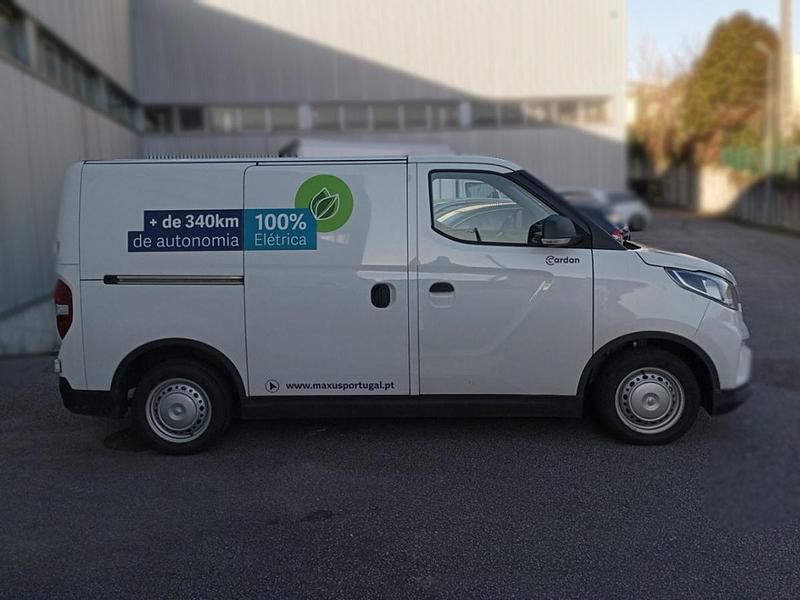 Usado Maxus eDeliver 3 88 kW (121 HP) 2024 Branco Van