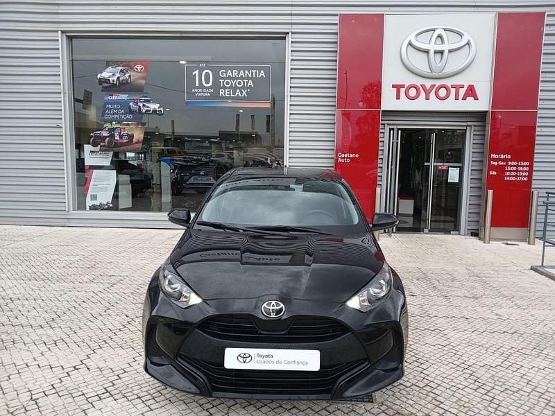 Preto (pintura metalizada) Usado 2023 Toyota Yaris Comfort Sedan | € 18.250 (Preço justo) - Imagem 1/4