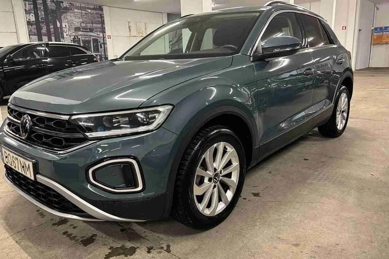 Usado VW T-Roc 110 HP (80 kW) 2025 Azul SUV