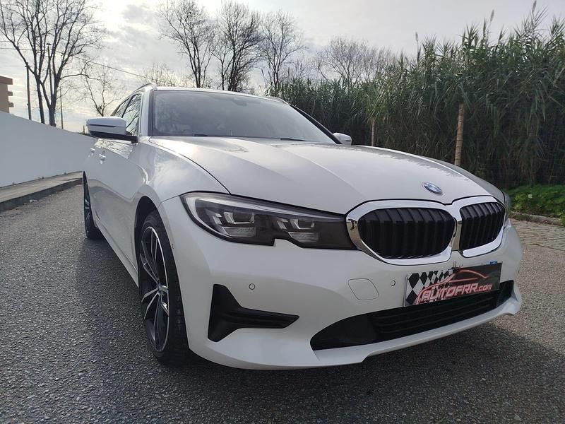 Branco Usado 2022 BMW 318 Sport Line Carrinha | € 22.900 (Bom preço) - Imagem 1/4