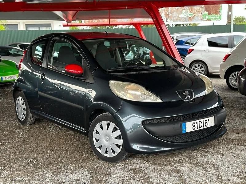 Cinza Usado 2007 Peugeot 107 Citadino | € 7.950 - Imagem 1/4