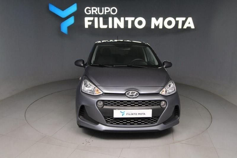 Cinza Usado 2018 Hyundai i10 Citadino | € 10.490 (Preço justo) - Imagem 1/4