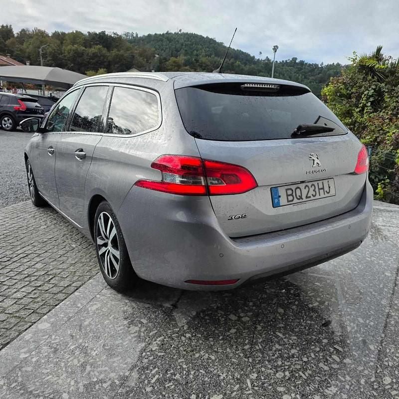 Usado Peugeot 308 SW 130 HP (95 kW) 2020 Cinzento Carrinha