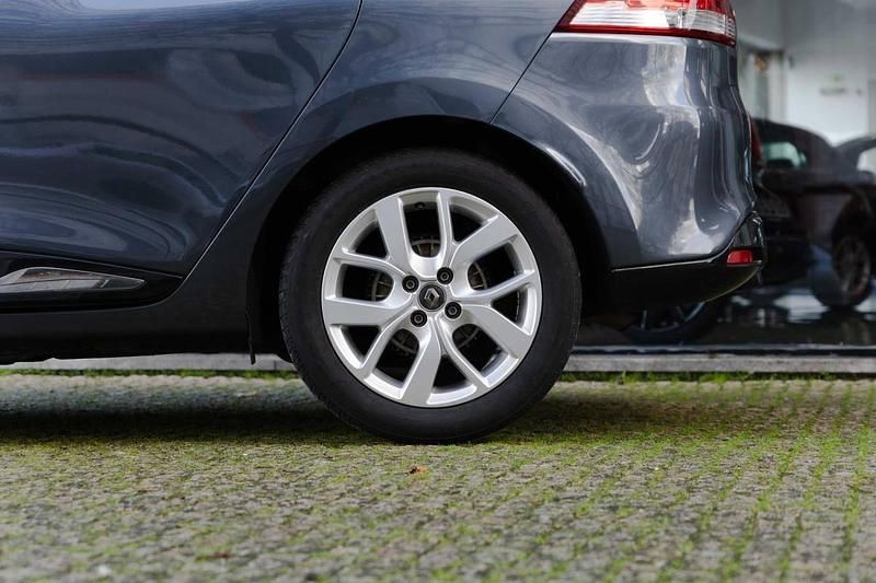 Usado Renault Clio IV 90 HP (66 kW) 2019 Cinzento Carrinha