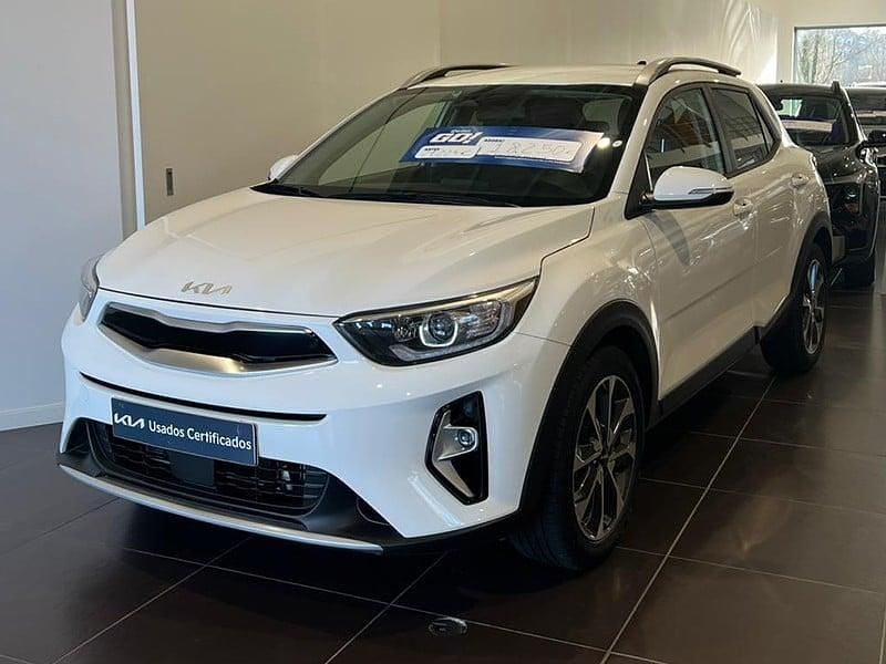 Usado Kia Stonic 100 HP (73 kW) 2025 Branco SUV