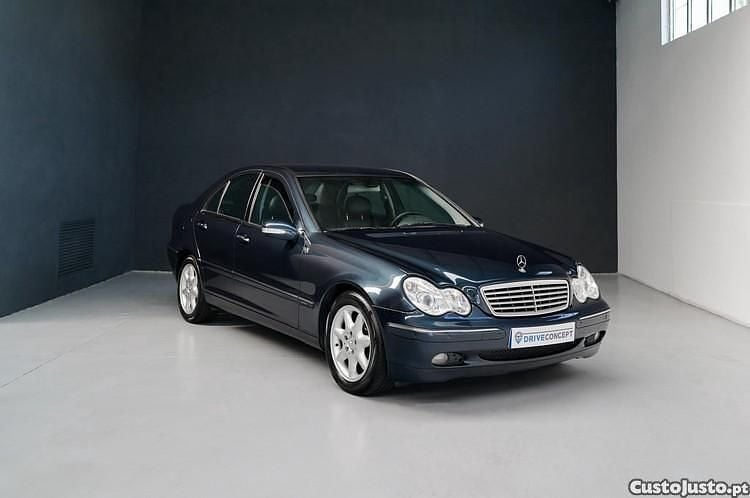 Azul Usado 2003 Mercedes C220 Classic Sedan | € 5.490 (Preço elevado) - Imagem 1/1