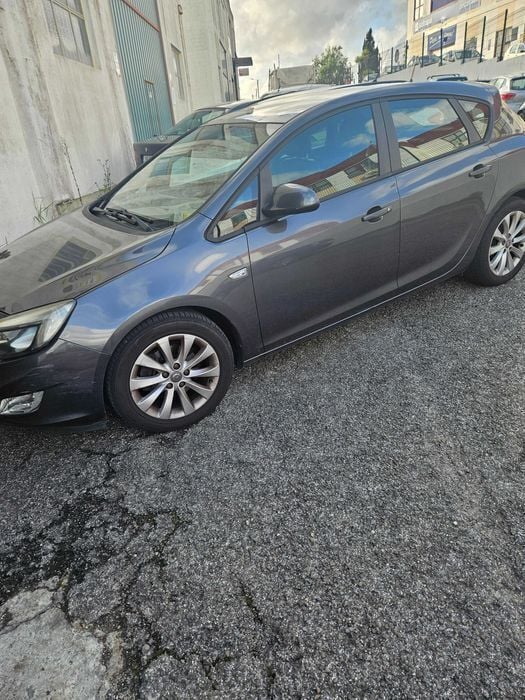 Usado 2012 Opel Astra Sedan | € 5.990 (Preço justo) - Imagem 1/4