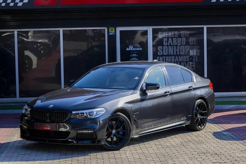 Cinza escuro Usado 2019 BMW 530e iPerformance Sedan | € 26.850 (Preço justo) - Imagem 1/4