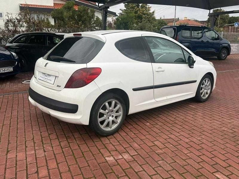 Usado Peugeot 207 70 HP (51 kW) 2009 Branco