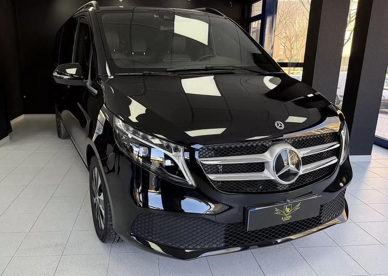 Usado Mercedes V250 Avantgarde 190 HP (139 kW) 2023 Preto Monovolume