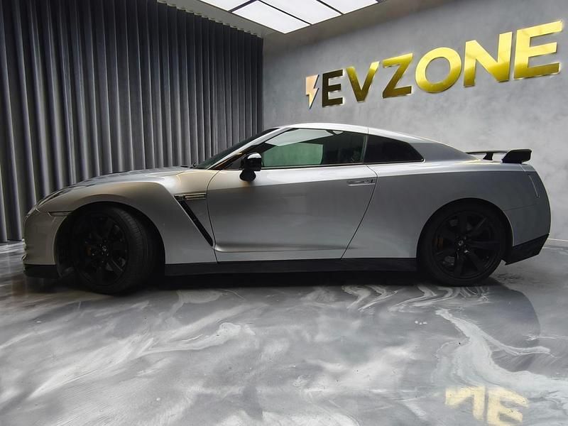 Usado Nissan GT-R GT 600 HP (441 kW) 2009 Cinzento Coupé