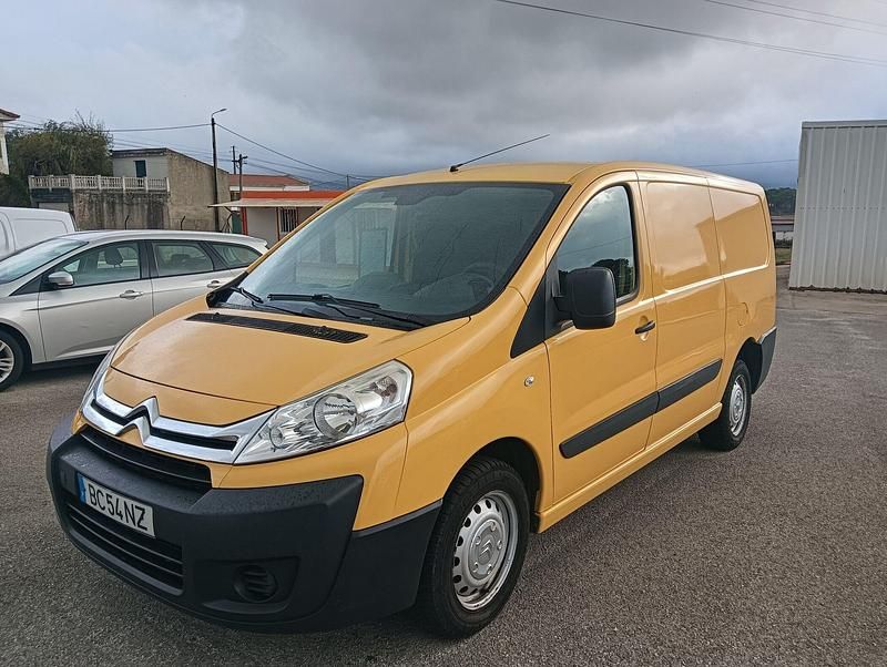 Amarelo Usado 2015 Citroën Jumpy Profi | € 11.250 - Imagem 1/4