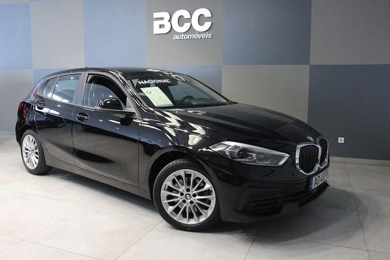 Preto Usado 2020 BMW 116 Luxury Line Citadino | € 24.990 (Preço elevado) - Imagem 1/4