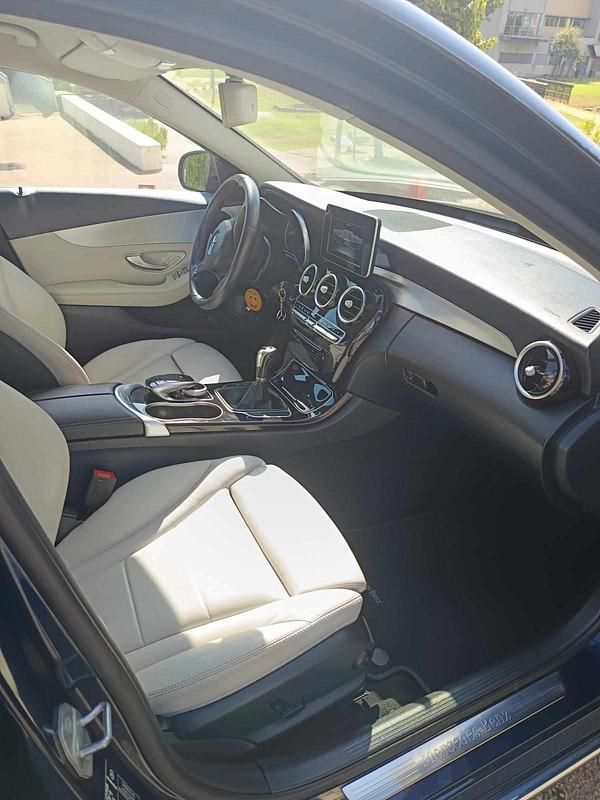 Azul Usado 2017 Mercedes 200 | € 18.500 - Imagem 1/4