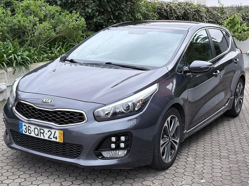 Usado Kia Ceed GT GT-Line 136 HP (100 kW) 2015 Cinza
