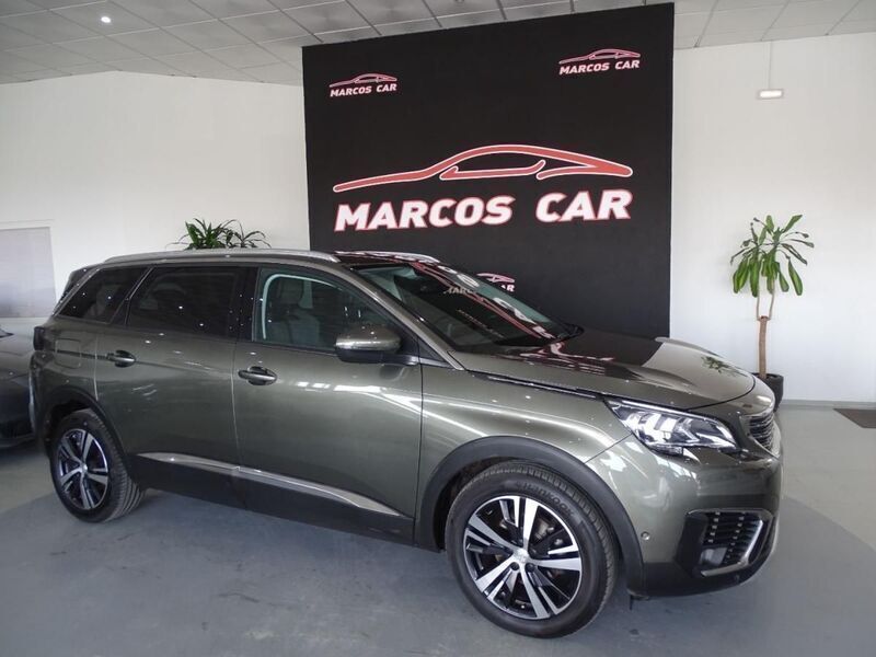 Usado Peugeot 5008 Allure 130 HP (95 kW) 2018 Cinzento Monovolume