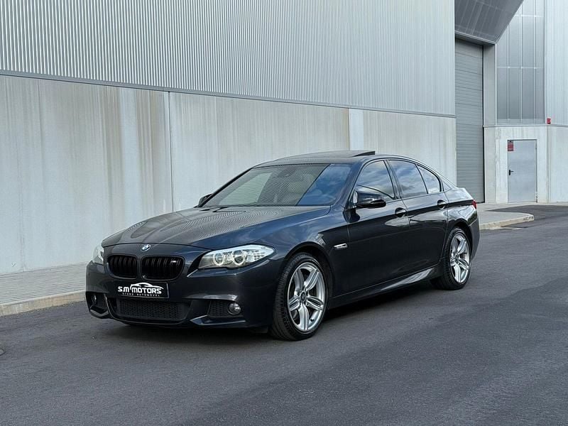 Cinza Usado 2011 BMW 550 Sedan | € 33.500 - Imagem 1/4