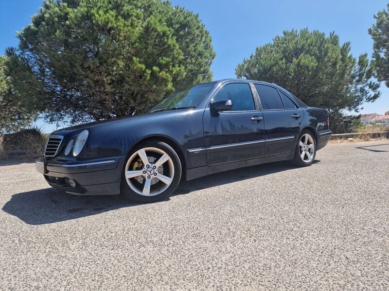 Usado Mercedes E220 Avantgarde 143 HP (105 kW) 2000 Sedan