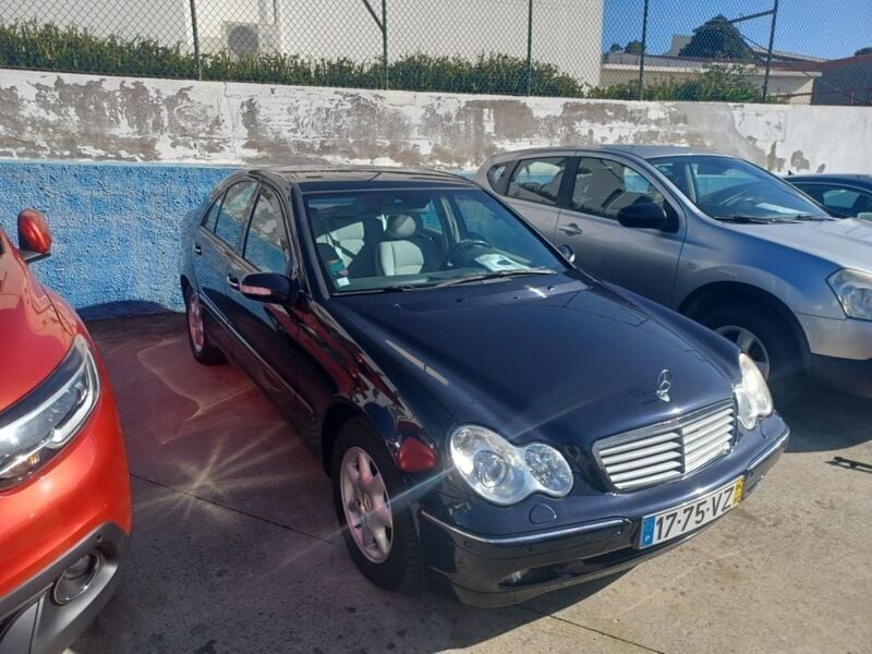 Usado Mercedes C220 143 HP (105 kW) 2004 Azul Coupé