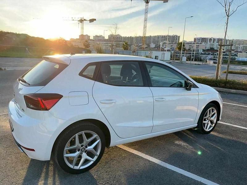 Usado Seat Ibiza 90 HP (66 kW) 2019 Branco Citadino