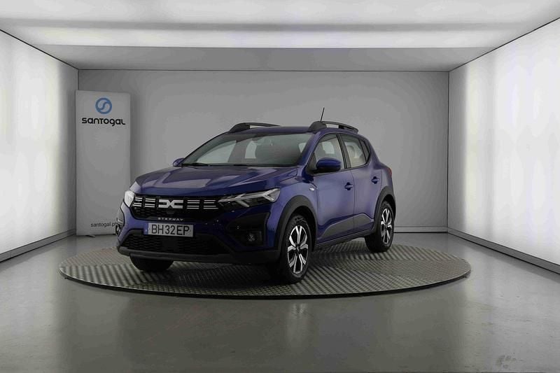 Azul Usado 2024 Dacia Sandero Expression Citadino | € 17.390 (Preço justo) - Imagem 1/4