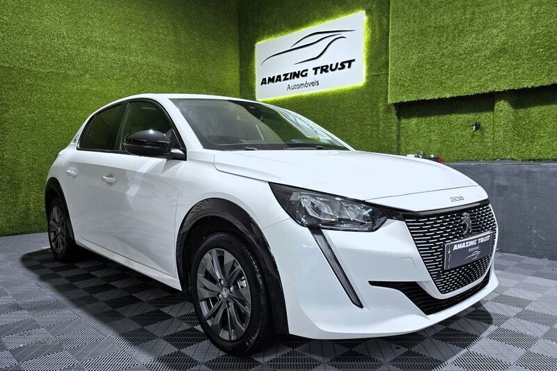 Branco Usado 2023 Peugeot e-208 Allure Citadino | € 22.950 (Preço justo) - Imagem 1/4