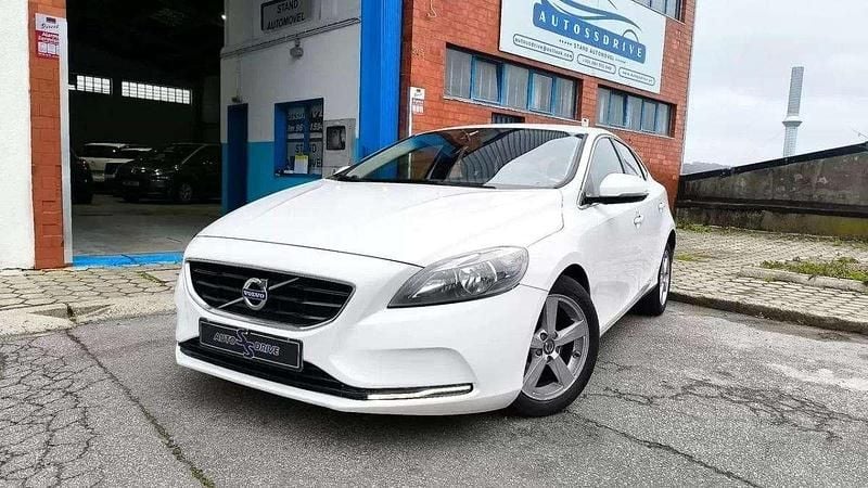 Usado Volvo V40 Momentum 115 HP (84 kW) 2013 Branco Carrinha
