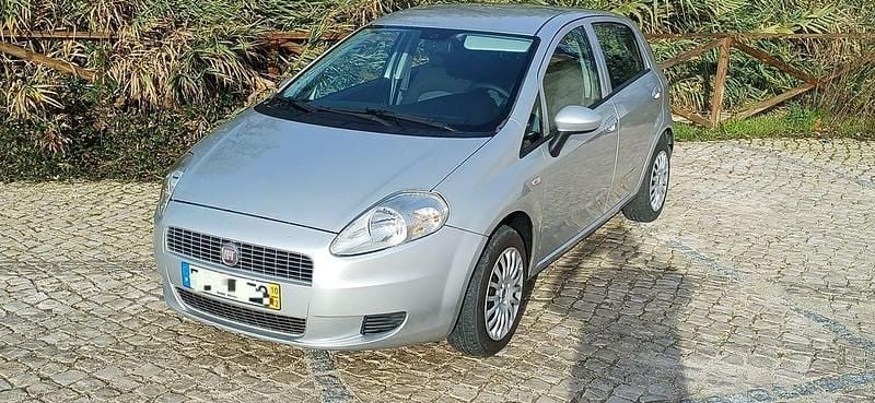 Usado 2010 Fiat Punto Sedan | € 3.500 - Imagem 1/4