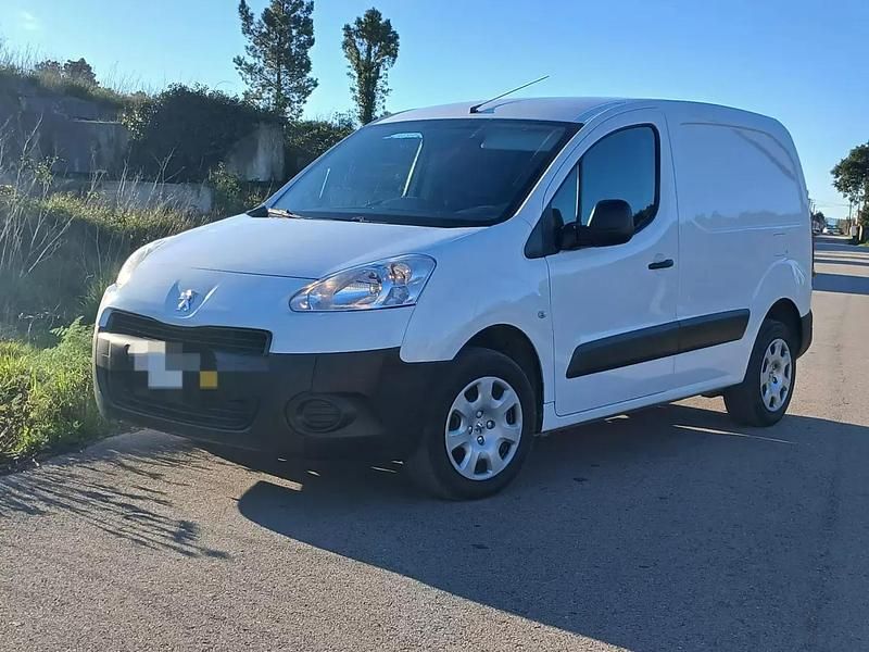Branco Usado 2015 Peugeot Partner Van | € 7.450 (Preço justo) - Imagem 1/4
