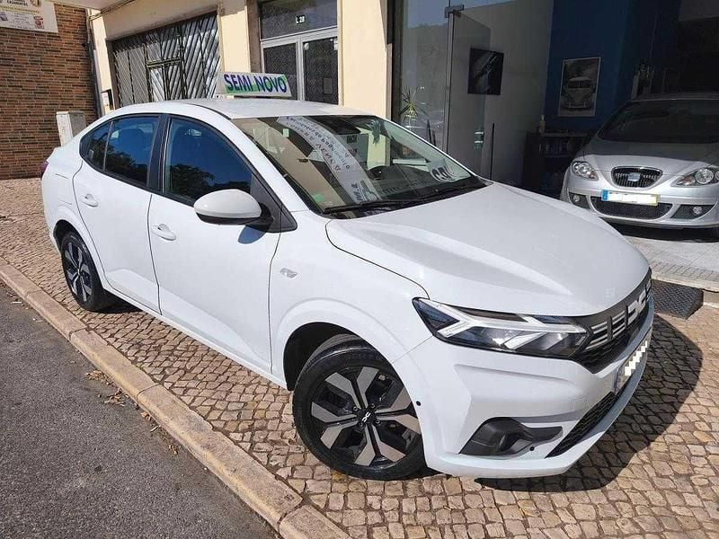 Branco Usado 2024 Dacia Logan Journey Sedan | € 15.490 - Imagem 1/4