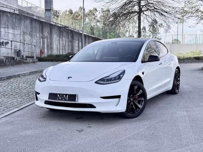 Branco Usado 2020 Tesla Model 3 Standard Range Plus Sedan | € 25.990 (Preço justo) - Imagem 1/4
