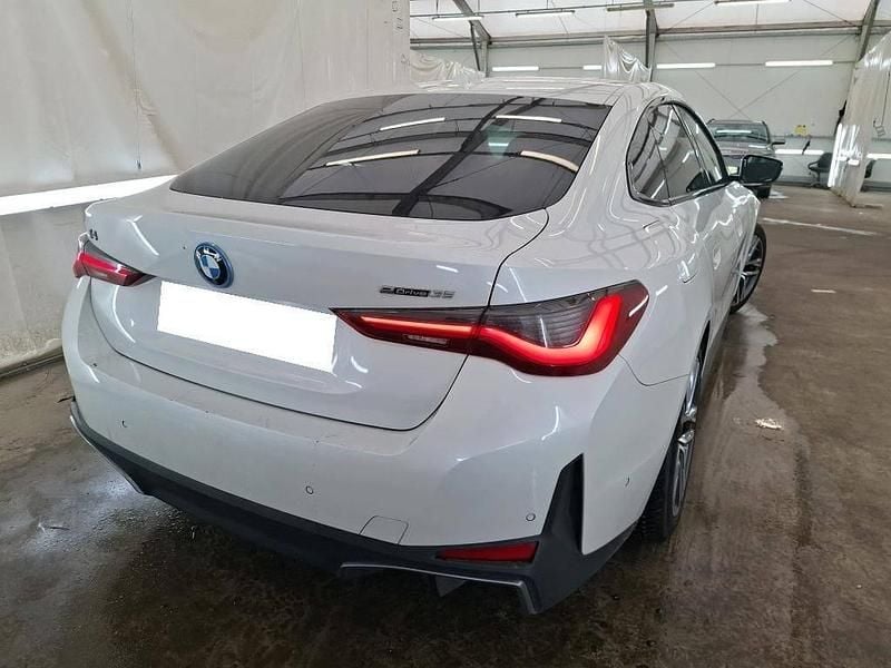 Usado BMW i4 210 kW (286 HP) 2023 Branco Sedan