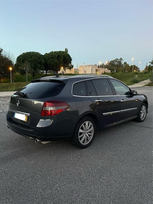 Usado 2011 Renault Laguna III Initiale Sedan | € 5.500 (Preço justo) - Imagem 1/4