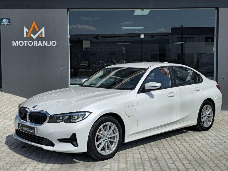 Branco Usado 2019 BMW 330 Sedan | € 27.250 (Preço elevado) - Imagem 1/4