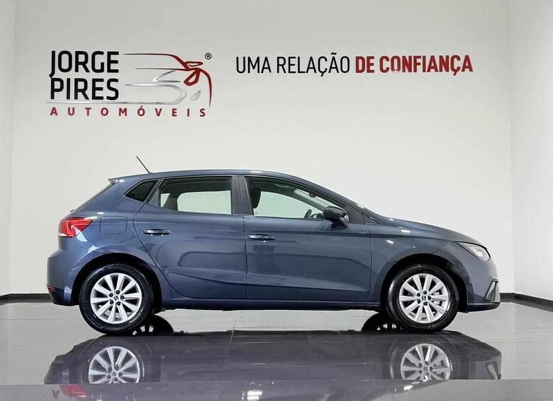 Usado Seat Ibiza 95 HP (69 kW) 2022 Cinzento Citadino