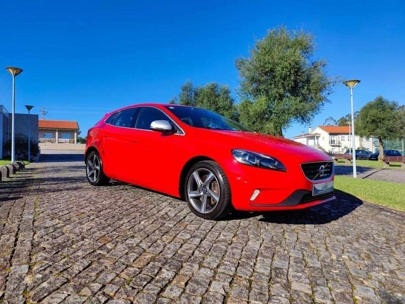 Vermelho Usado 2016 Volvo V40 Carrinha | € 15.950 (Preço justo) - Imagem 1/4