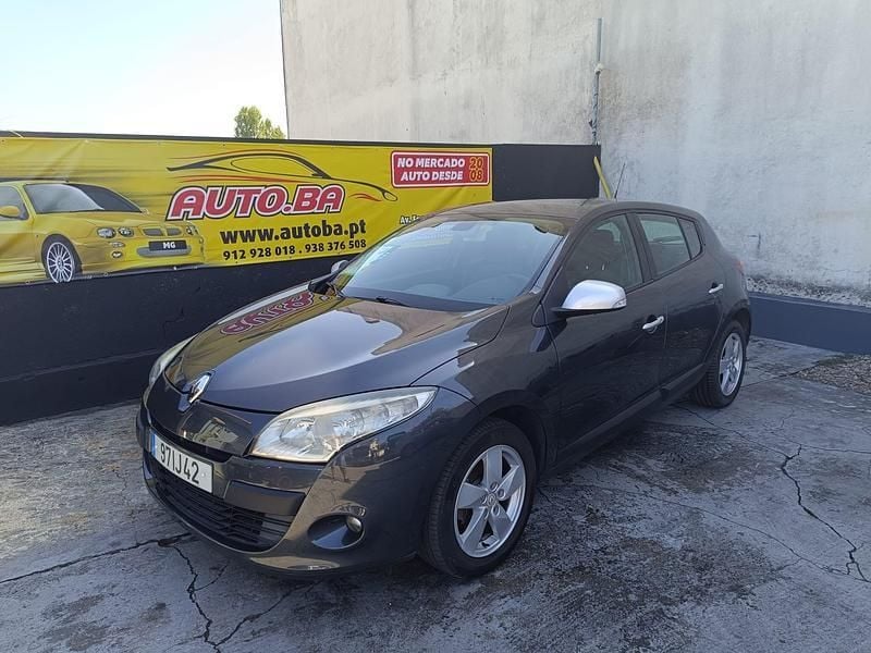 Cinza Usado 2009 Renault Mégane III | € 6.990 (Preço justo) - Imagem 1/4