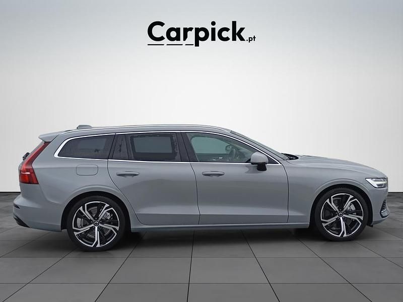 Usado Volvo V60 Plus 350 HP (257 kW) 2024 Cinza Carrinha