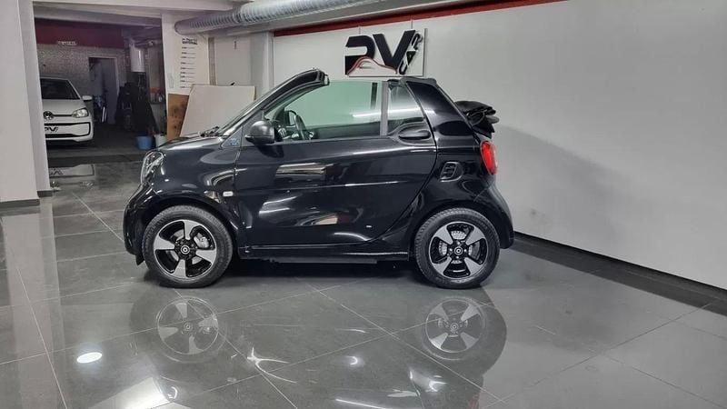 Preto Usado 2021 Smart ForTwo Electric Drive Passion Cabrios | € 13.990 (Preço justo) - Imagem 1/4