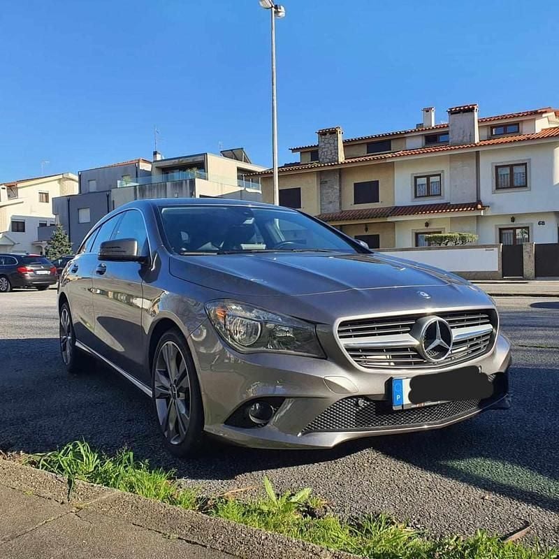 Cinzento Usado 2015 Mercedes CLA180 Sedan | € 14.650 (Bom preço) - Imagem 1/4