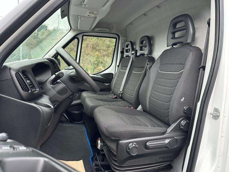 Usado Iveco Daily 156 HP (114 kW) 2023 Branco