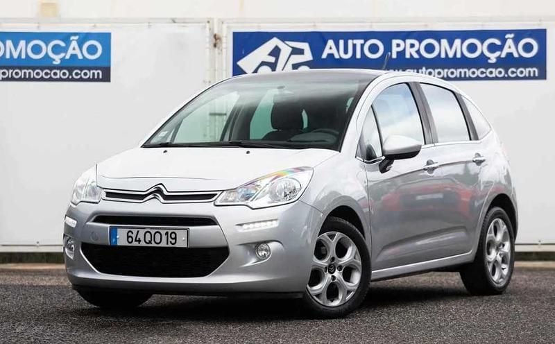 Cinzento Usado 2015 Citroën C3 PureTech Citadino | € 9.980 (Preço justo) - Imagem 1/4