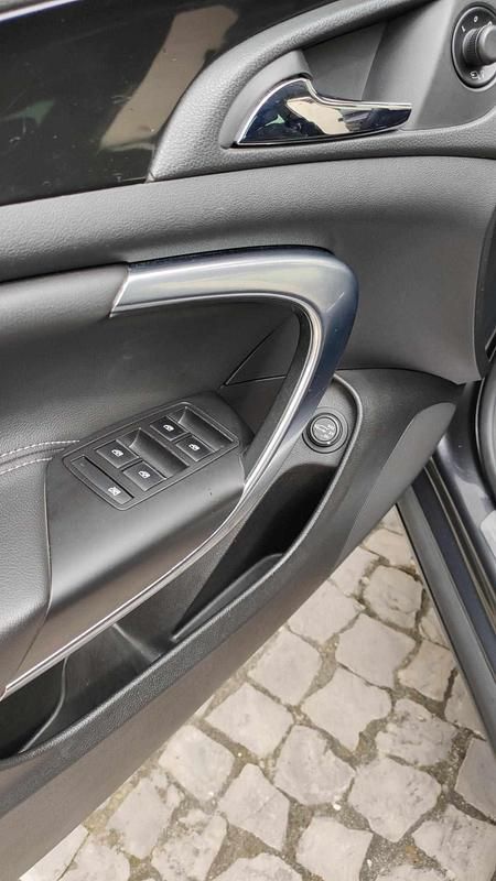 Usado Opel Insignia 179 HP (131 kW) 2010 Cinzento Carrinha