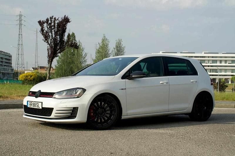 Branco Usado 2013 VW Golf VII Citadino | € 22.900 (Preço justo) - Imagem 1/4