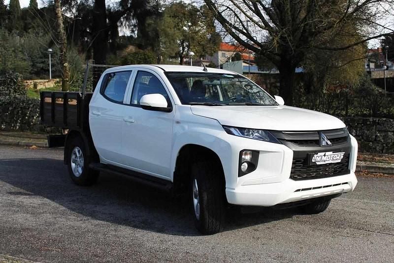 Usado Mitsubishi L200 Invite 150 HP (110 kW) 2022 Branco Pickup