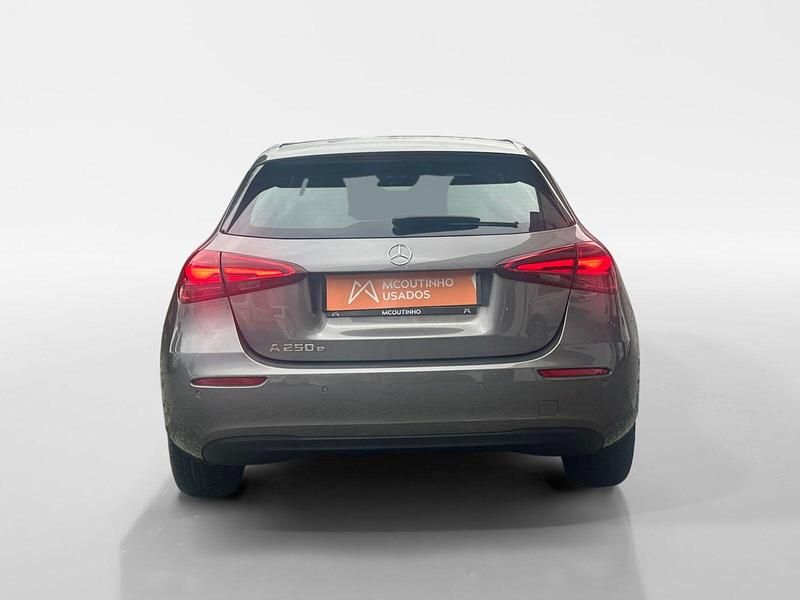 Usado Mercedes A250 218 HP (160 kW) 2024 Cinza Sedan