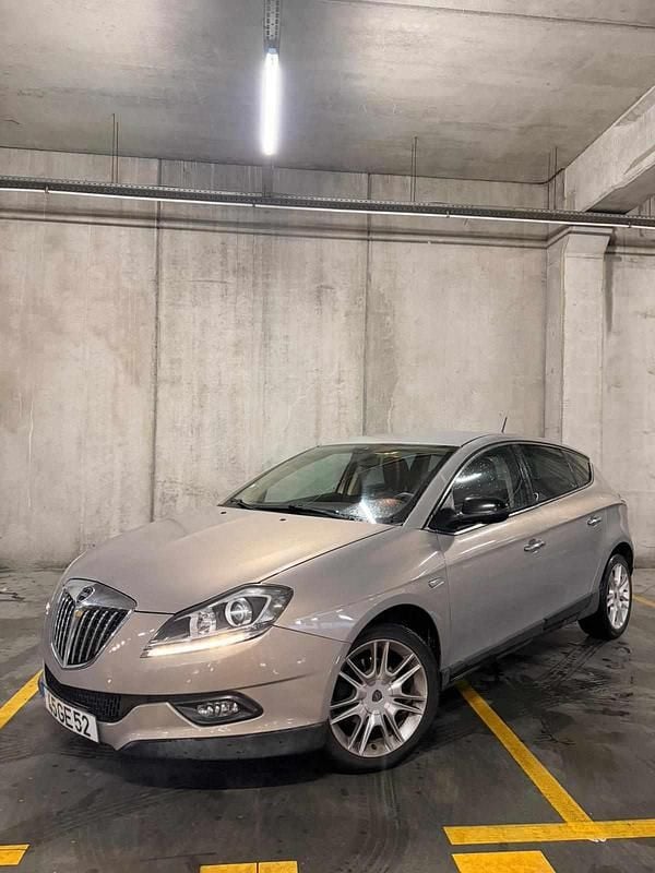 Usado Lancia Delta 120 HP (88 kW) 2009 Outra Citadino