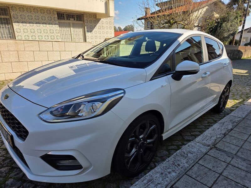 Branco Usado 2018 Ford Fiesta ST-Line Citadino | € 13.000 (Preço justo) - Imagem 1/4