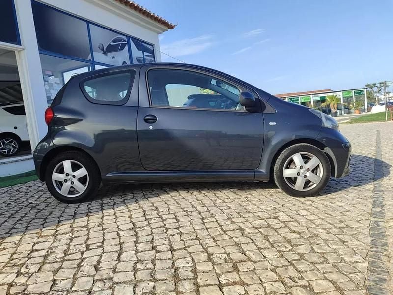 Usado Toyota Aygo 68 HP (50 kW) 2008 Azul Citadino